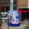 No one was around to sell me this snow globe... *sigh*